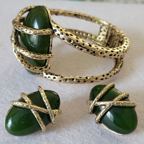 Boho  Green Bangle & Earrings Set - Picture 2 of 2